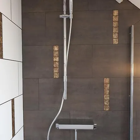 Boutique Hotel Box 5 3* ניימכן