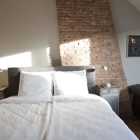 Boutique Hotel Box 5 מלון 3*